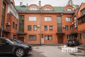 3-к квартира, вторичка, 180м2, 1/4 этаж