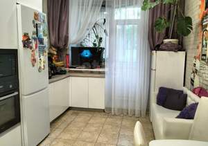 2-к квартира, вторичка, 90м2, 1/4 этаж